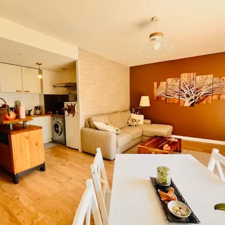 With Terrace And Pool * לה רושל