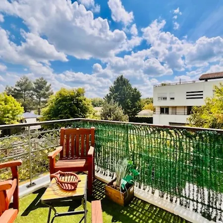 With Terrace And Pool * לה רושל