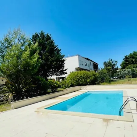 Διαμέρισμα With Terrace And Pool *