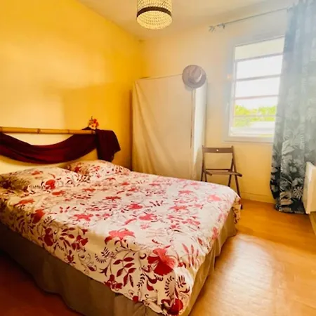 דירה With Terrace And Pool לה רושל