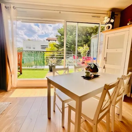 With Terrace And Pool * לה רושל