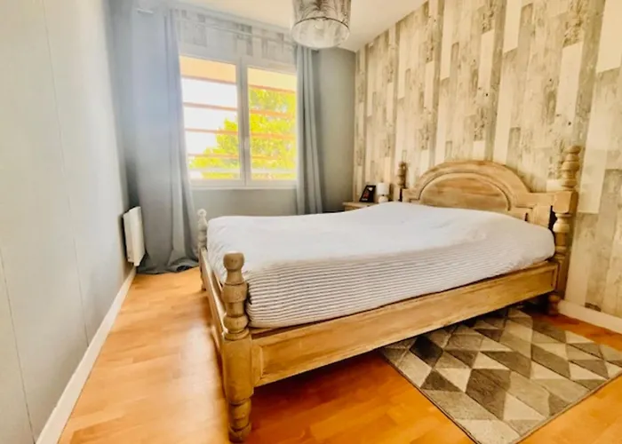 With Terrace And Pool Appartement *